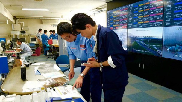 倉敷市内で活動する柚木道義衆院議員