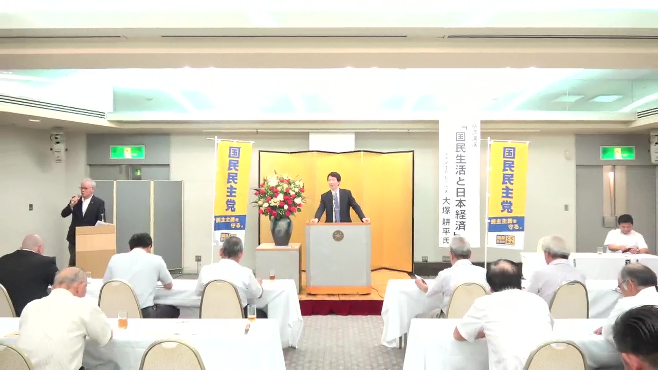 徳島市内で講演する大塚共同代表