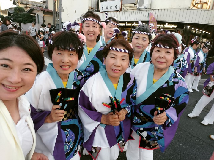 盆踊りで地元の皆さんと