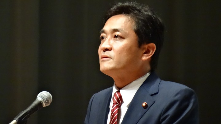 基幹労連第16回定期中間大会であいさつする玉木雄一郎代表
