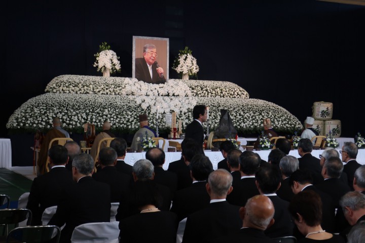 井出正一元厚生大臣の葬儀・告別式に参列する玉木代表