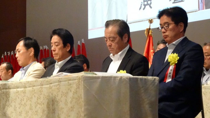 左からUAゼンセン政治顧問の川合孝典参院議員、川端達夫元衆院副議長、柳沢光義元参院議員、伴野豊愛知県第8区総支部長