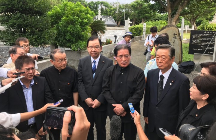 翁長雄志沖縄県知事の慰霊式典に参列し発言する増子輝彦幹事長代行