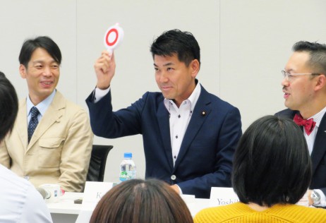 「泉政調会長に聞く10の質問」