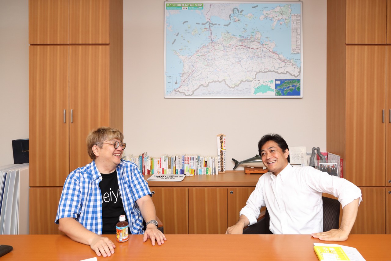 「フレームなき未来」——政治と情報のあり方を考える_200696_後編_07_角田陽一郎氏(左)と玉木雄一郎代表(右)