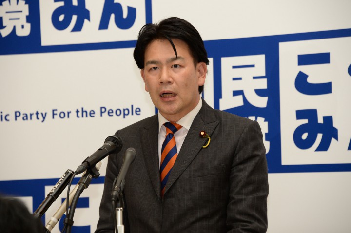 風疹予防接種の説明をする大西健介国民運動局長