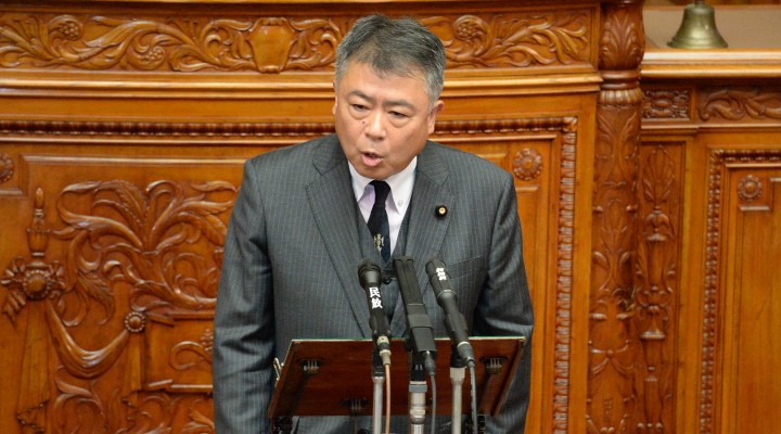 法務委員長解任決議案に賛成討論を行う桜井充議員