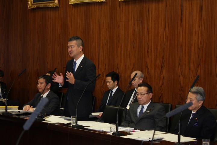 津村衆院議員が答弁