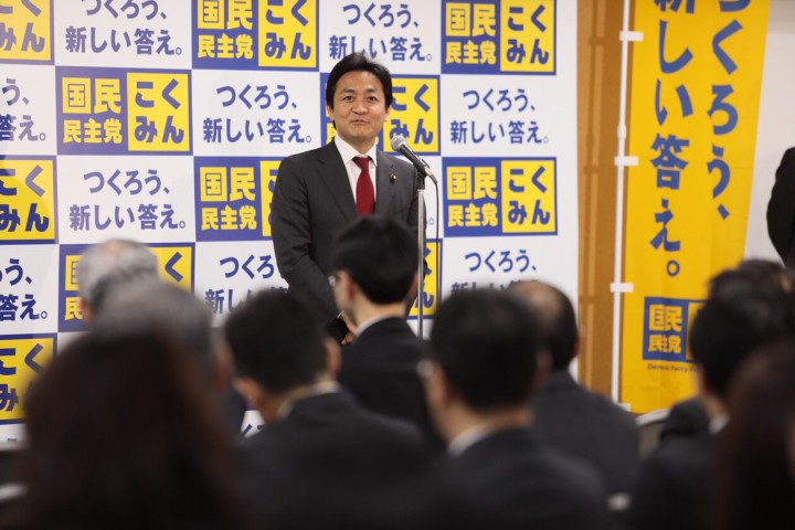 党職員を前に訓示する玉木代表