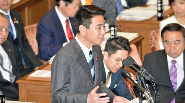 衆院予算委で質問に立つ前原誠司議員