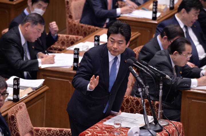 山井和則議員