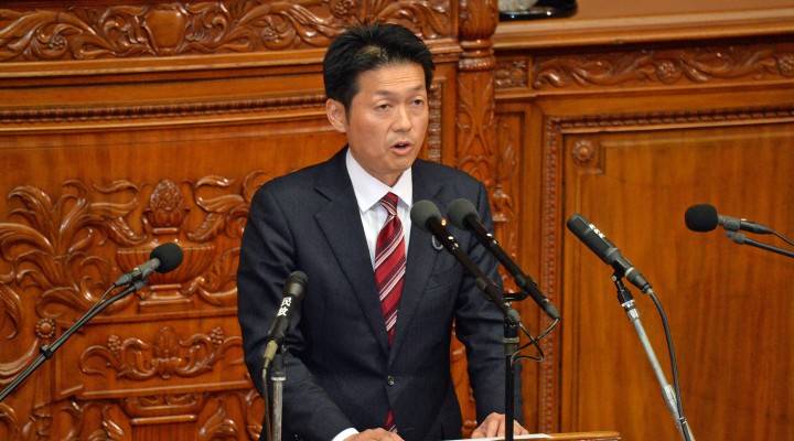 予算の反対討論に立つ森田俊和議員