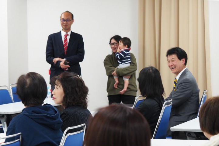 家族で参加していた町田皇介・前上尾市議はパパの視点で質問