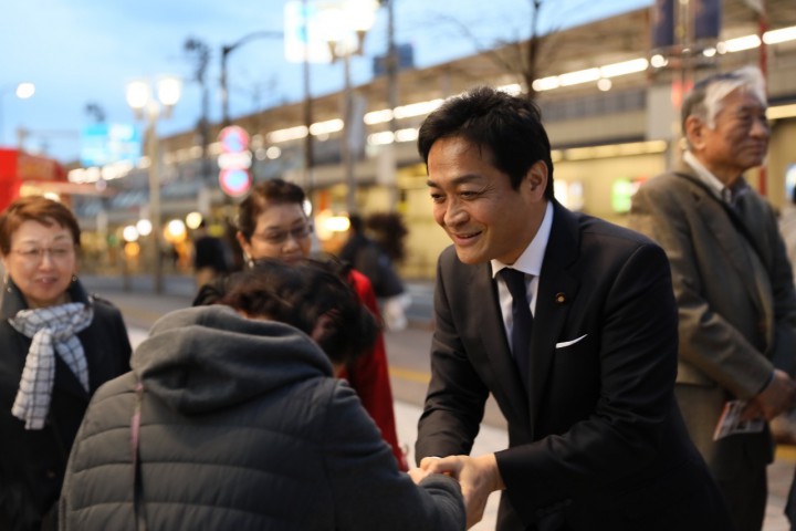 国民民主党候補を応援してくださる皆さまと各地の街頭演説会場で握手