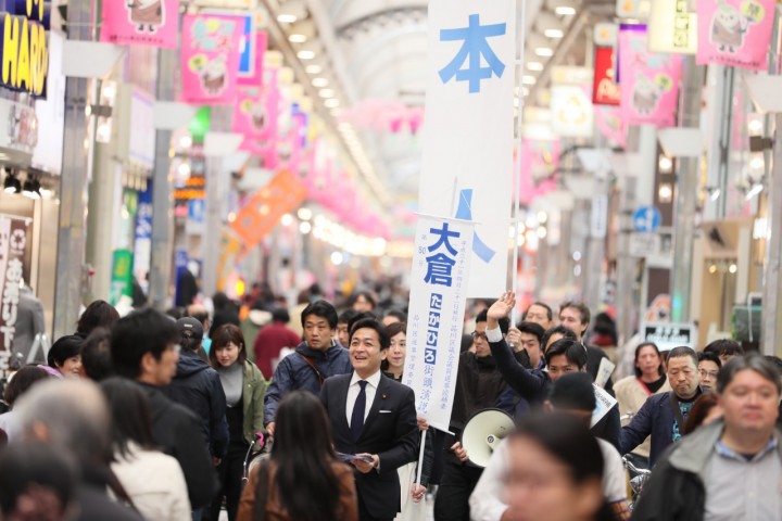 各地の商店街では練り歩きを行った。手を振ってくださった皆さま、ありがとうございました。