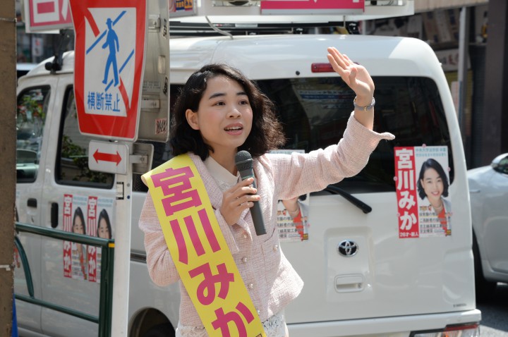 東京 この選挙戦もあと3日 必ずや即戦力として 皆様にお返しできる候補者たちだ 平野幹事長が遊説 旧 国民民主党 18年5月 年9月 東京 この選挙戦もあと3日 必ずや即戦力として 皆様にお返しできる候補者たちだ 平野幹事長が遊説 旧 国民民主党 18年5月 年9月