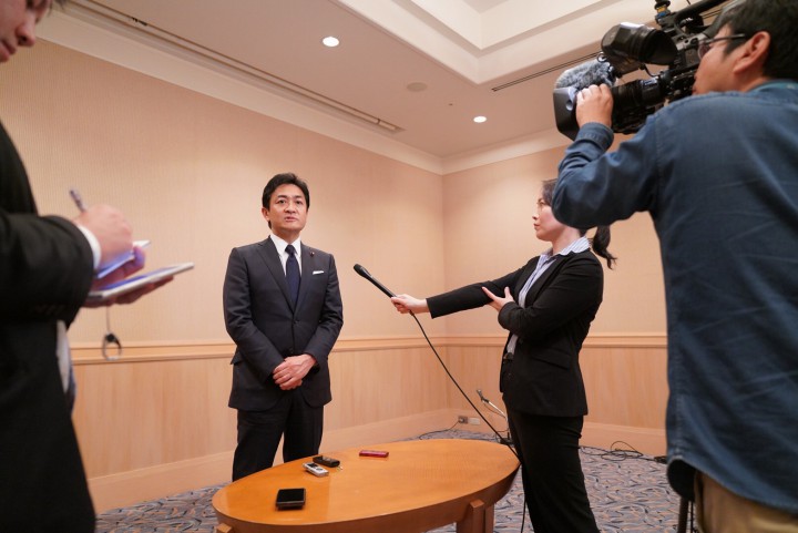 玉木雄一郎代表は21日夜、高松市内で記者の取材に応じた