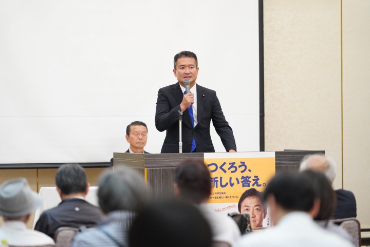 県連あいさつする津村啓介議員