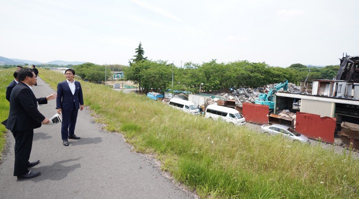 朝日アルミ産業爆発事故現場を視察。説明を受ける玉木代表