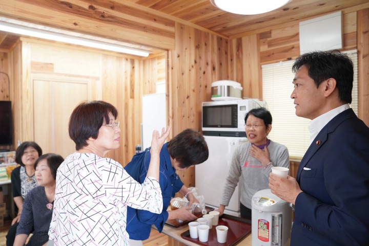 総社西仮設住宅を視察し皆さんと意見交換