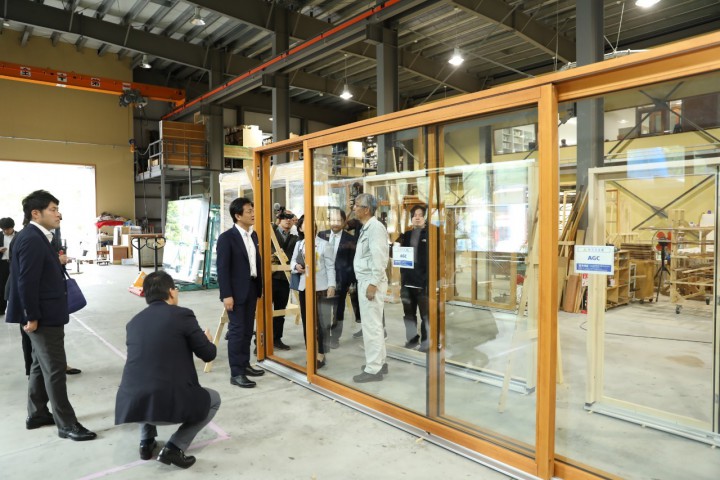 木製サッシ「夢まど」の製造メーカー・アルス株式会社の工場を視察