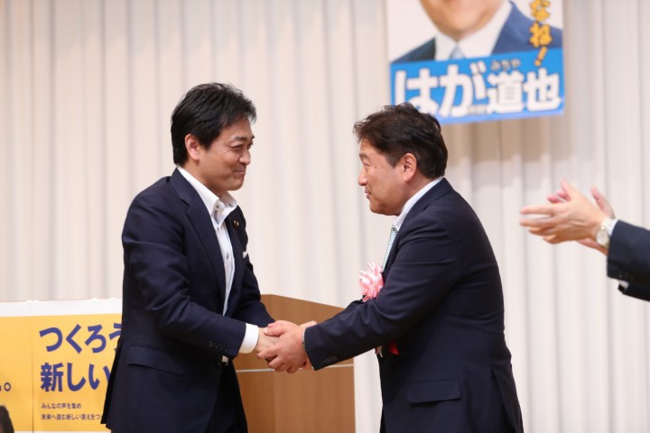 芳賀道也参院選推薦候補予定者を激励する玉木代表