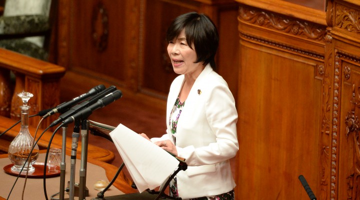 参院本会議で賛成討論に立つ森ゆうこ議員