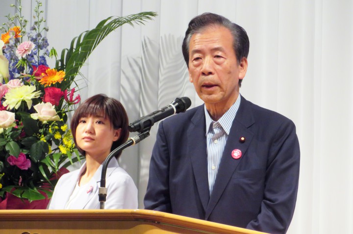 激励のあいさつを行う平野幹事長