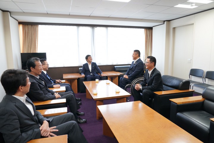 古川元久代表代行、平野博文幹事長、大塚耕平代表代行、木戸口英司参院議員らが同席