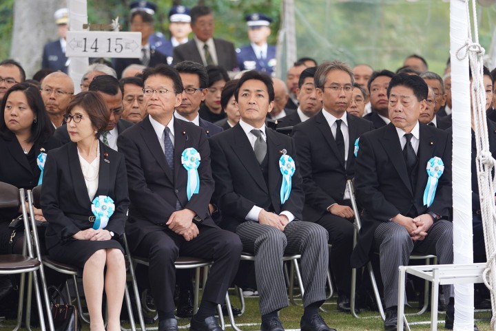 秋季慰霊祭に参列する玉木代表ら