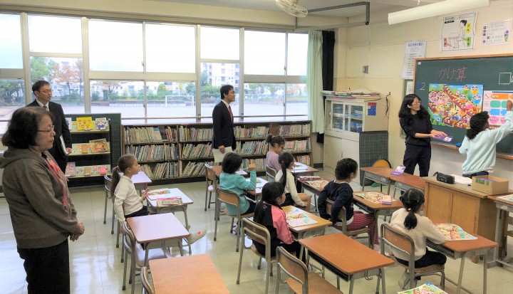 知立東小学校を視察