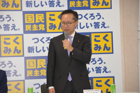 党政治改革推進本部の取り組みを説明する古川本部長