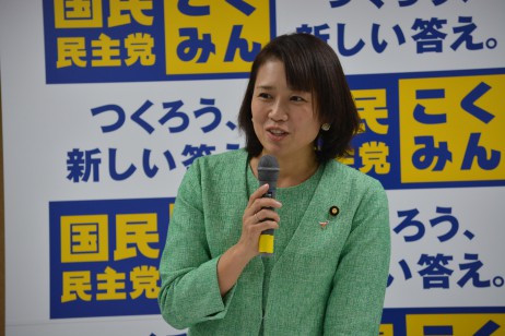 参加者からの質問に答える伊藤参院議員