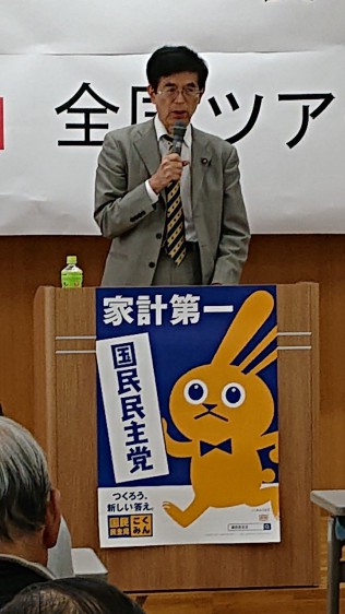 質問に答える篠原衆院議員