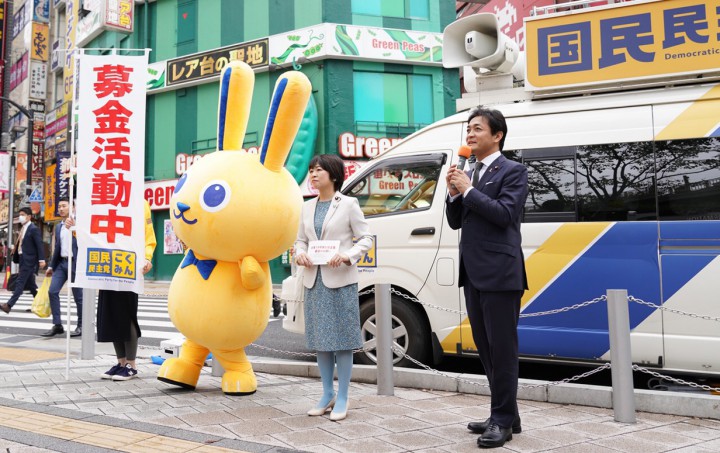 台風19号発災直後の10月18日には玉木代表、田村まみ参院議員、尾名高勝東京１１区総支部長、鈴木龍雄東村山市議会議員が新宿駅東南口で募金活動を行った。