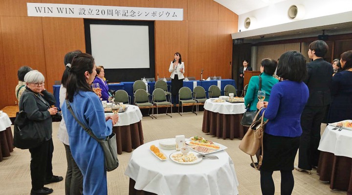 一般財団法人WINWIN設立２０周年記念シンポジウムであいさつする矢田議員