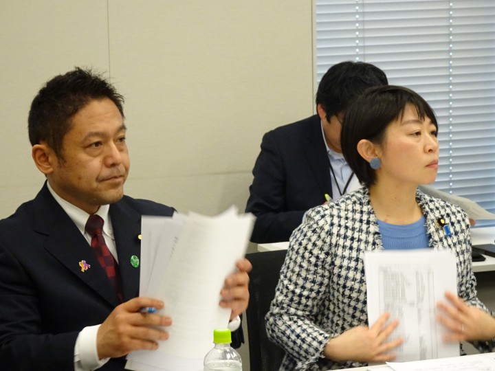 左から横沢高徳参議院議員、田村まみ参議院議員、