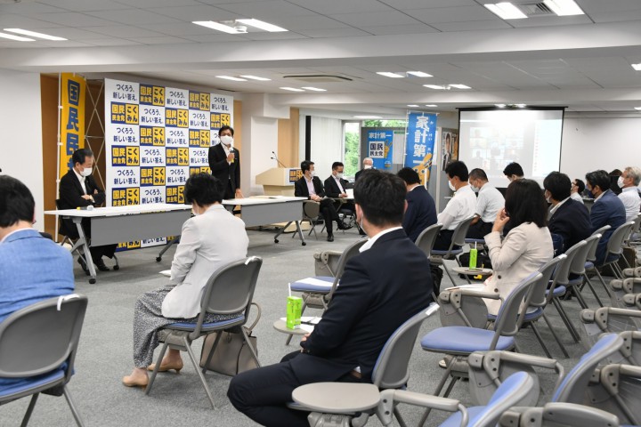 第１００回総務会　次期衆院選で奈良２区に新人を公認内定 党大会で国民民主党の解散を議決両院議員総会、合併新党設立への取り組み報告、政党分割を承認第103回総務会 合併新党設立への取り組み、分党協議について報告…安倍総理辞任について自民党幹事長から報告 与野党幹事長会談4幹事長で新党結成の手続きや日程観を協議国民民主党、連合、立憲民主党の3者が「共有する『理念』」を発表【衆内閣委】「メリハリを付けピンポイントで」大島敦議員の質問に尾…新党結党で基本合意文書を締結、幹事長会談 旧・国民民主党 （2018年5月〜2020年9月）