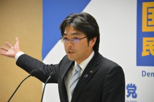 あいさつする田辺一城全国青年委員会委員長